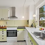 Nyaraló Cozy In With Kitchen